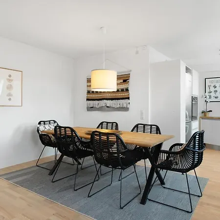 Apartment Sanders Leaves - Cute One-bedroom With A Large Rooftop Terrace