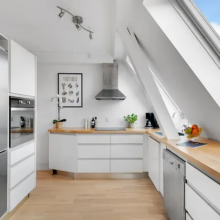 Sanders Leaves - Cute One-bedroom With A Large Rooftop Terrace *