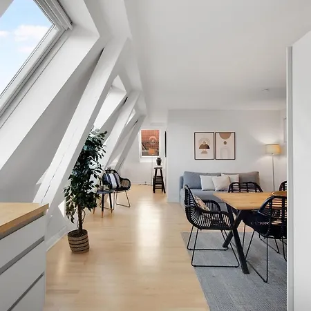 Sanders Leaves - Cute One-bedroom With A Large Rooftop Terrace Apartment