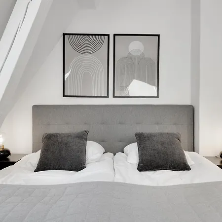 Sanders Leaves - Cute One-bedroom With A Large Rooftop Terrace Apartment