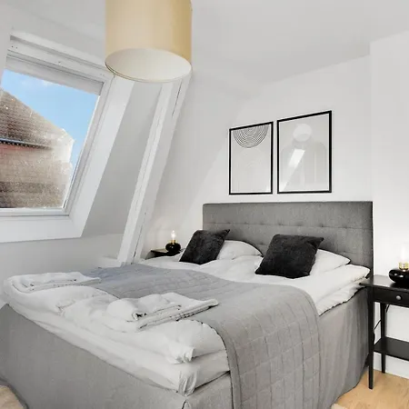 Sanders Leaves - Cute One-bedroom With A Large Rooftop Terrace Apartment