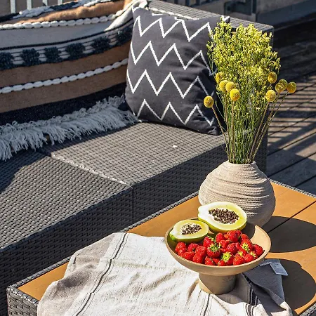 Sanders Leaves - Cute One-bedroom With A Large Rooftop Terrace Apartment *